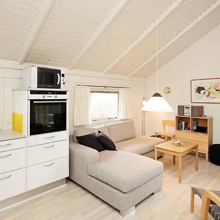 Modern House - By Traum Nyaraló